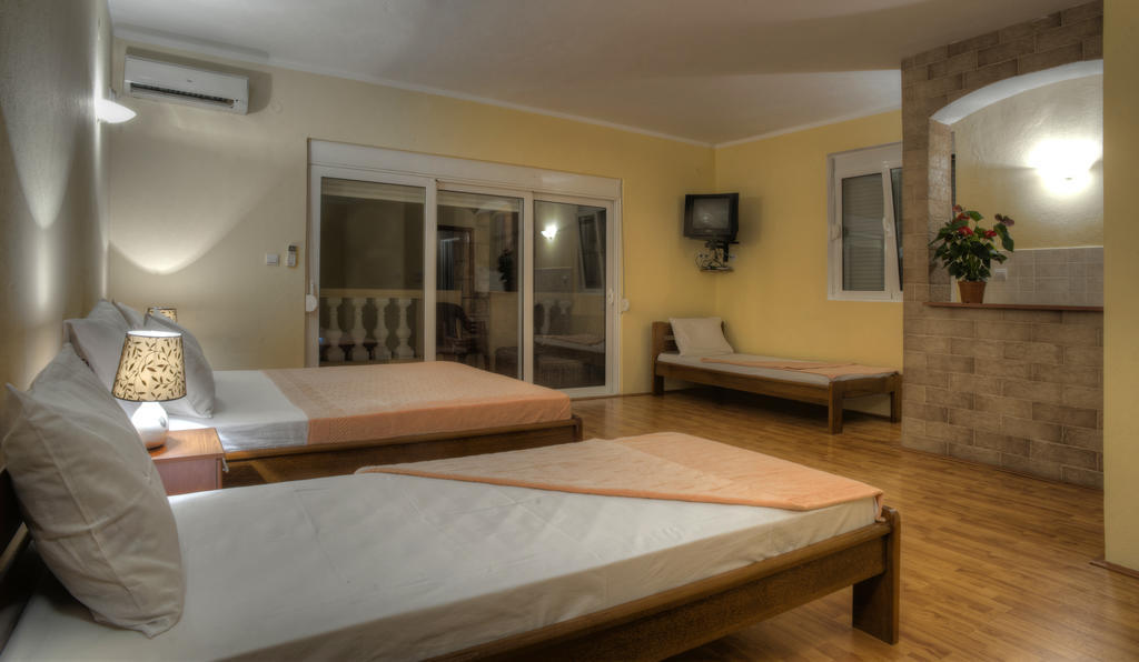 Castellamare Residence Petrovac Bilik gambar